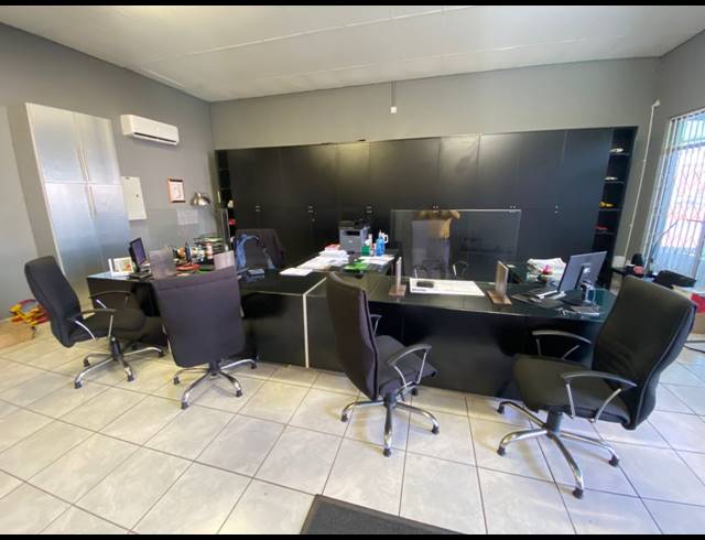 1,000M² BUSINESS CENTRE TO LET IN RUSTENBURG CENTRAL